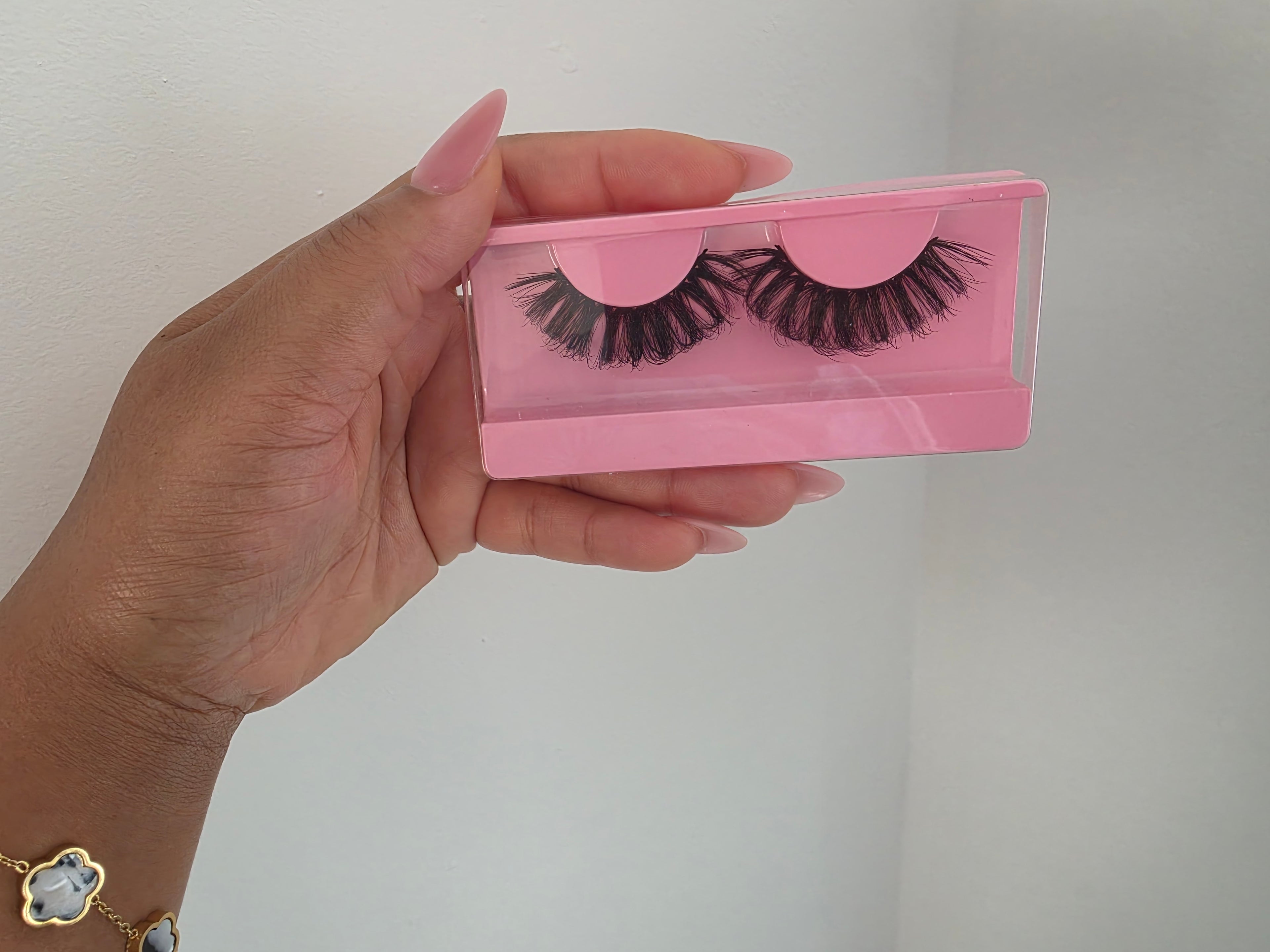 Motif - Luxury Russian Volume Lashes