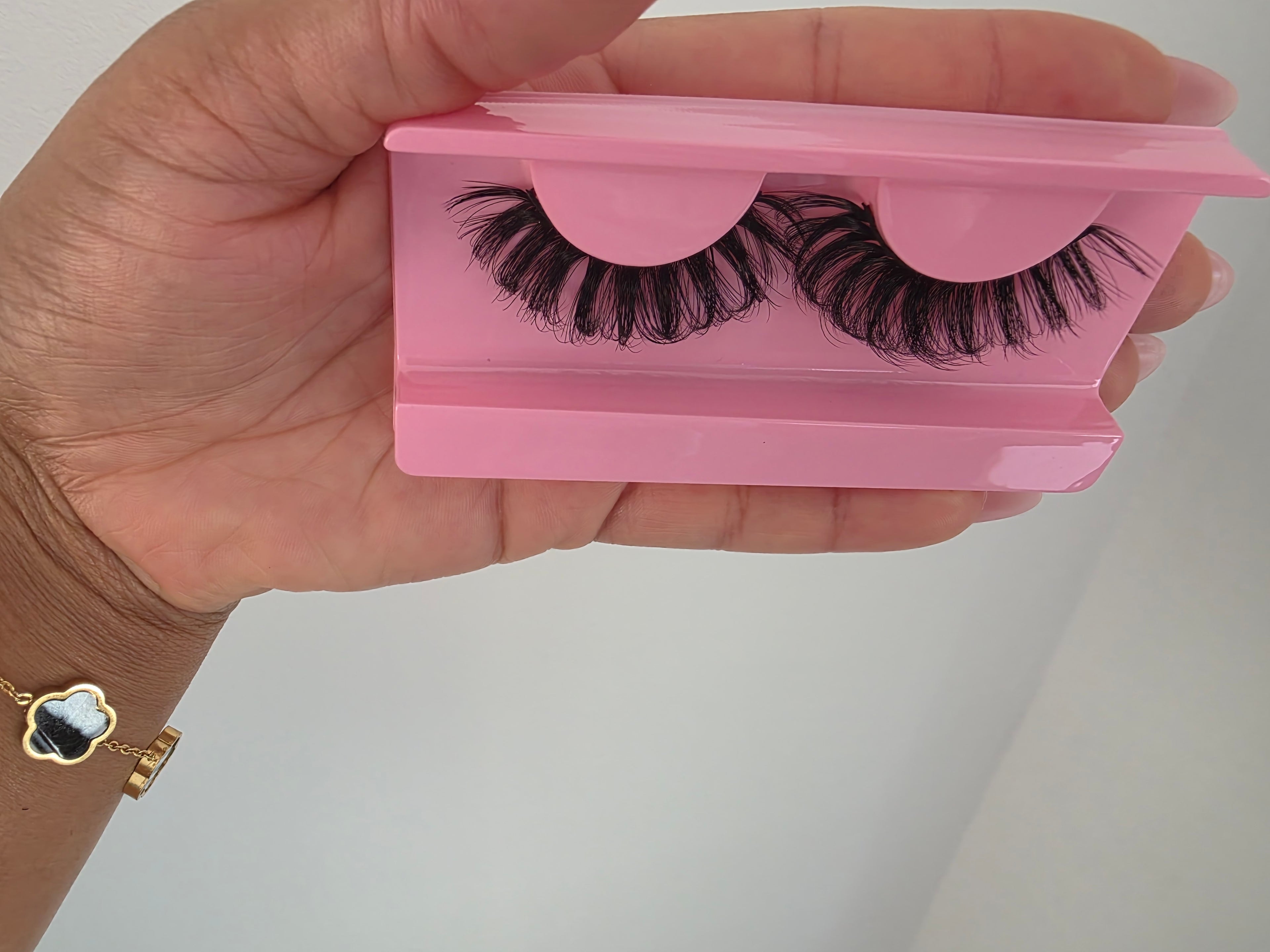 Motif - Luxury Russian Volume Lashes