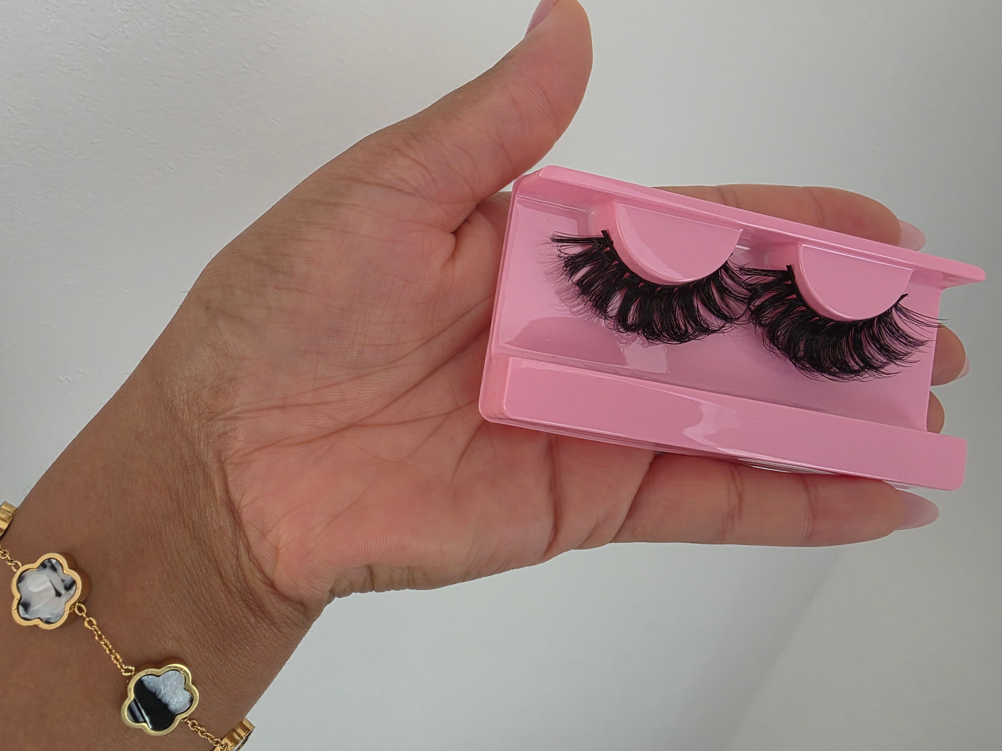 Motif - Luxury Russian Volume Lashes