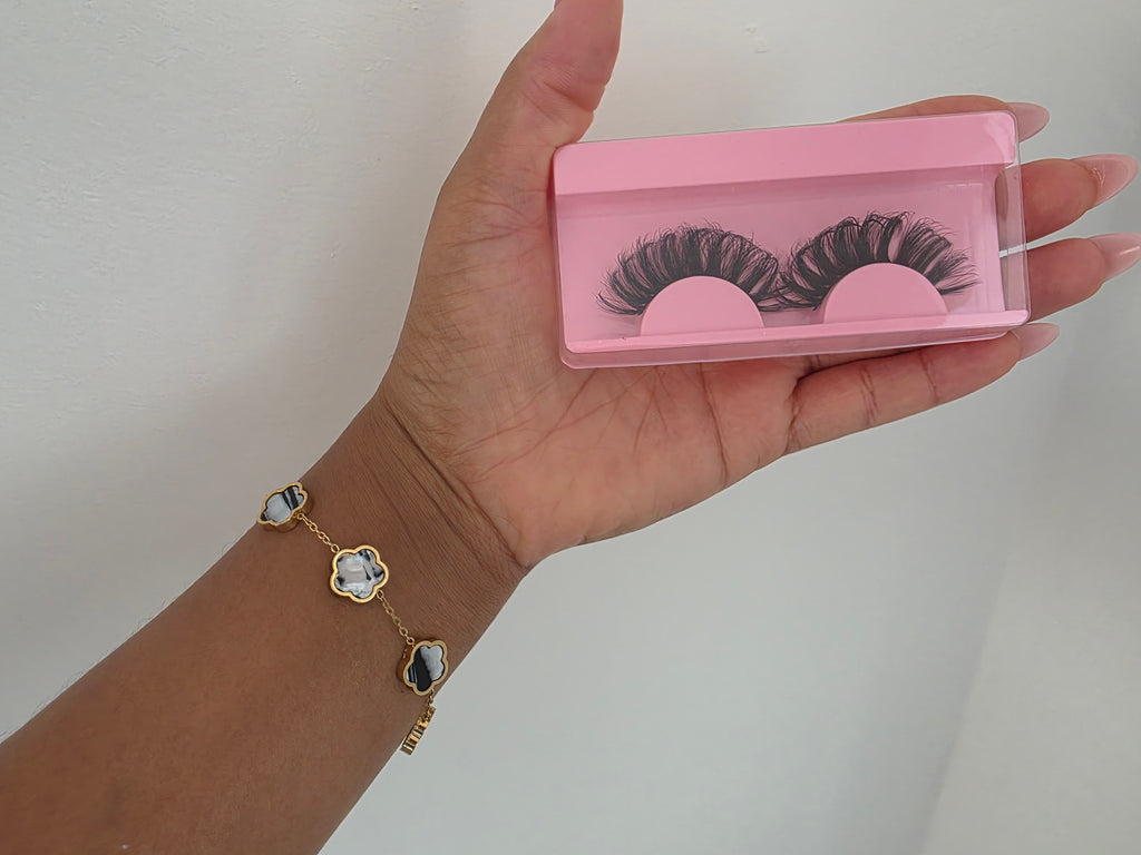 Motif - Luxury Russian Volume Lashes