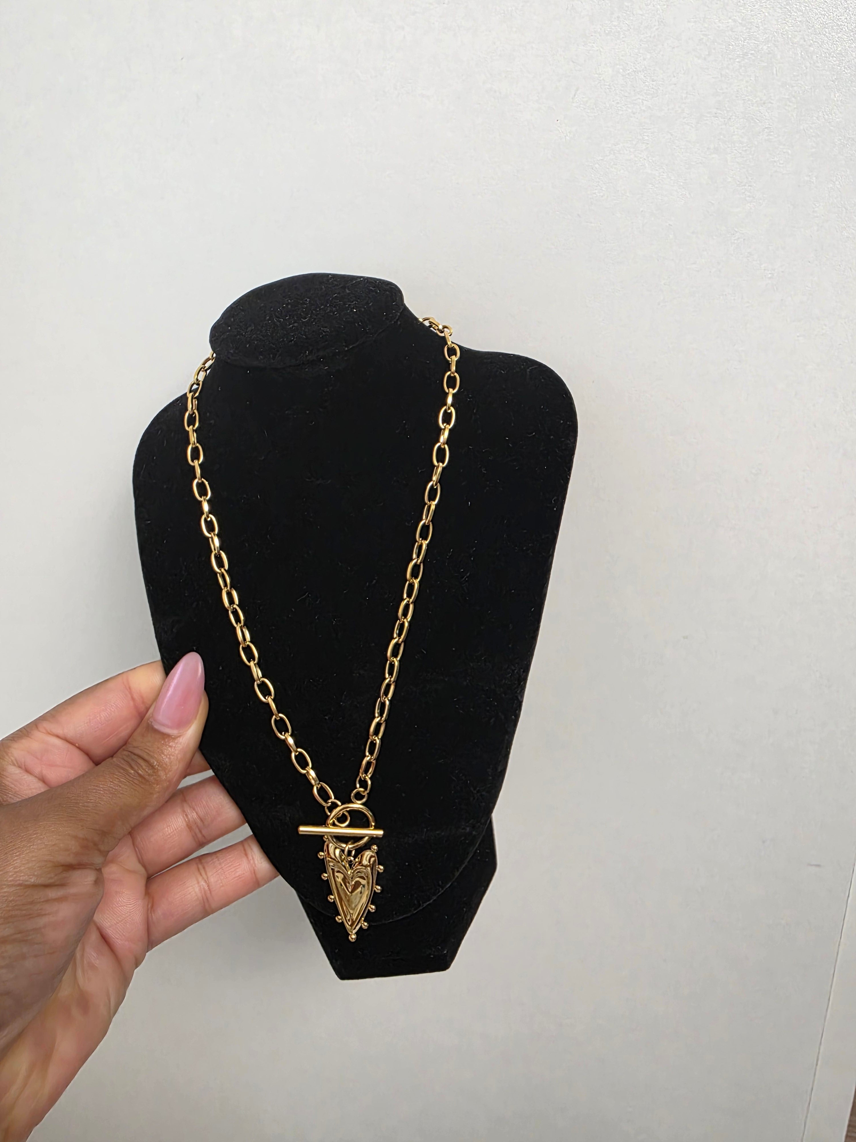 Gold Toggled link Heart Pendant Necklace